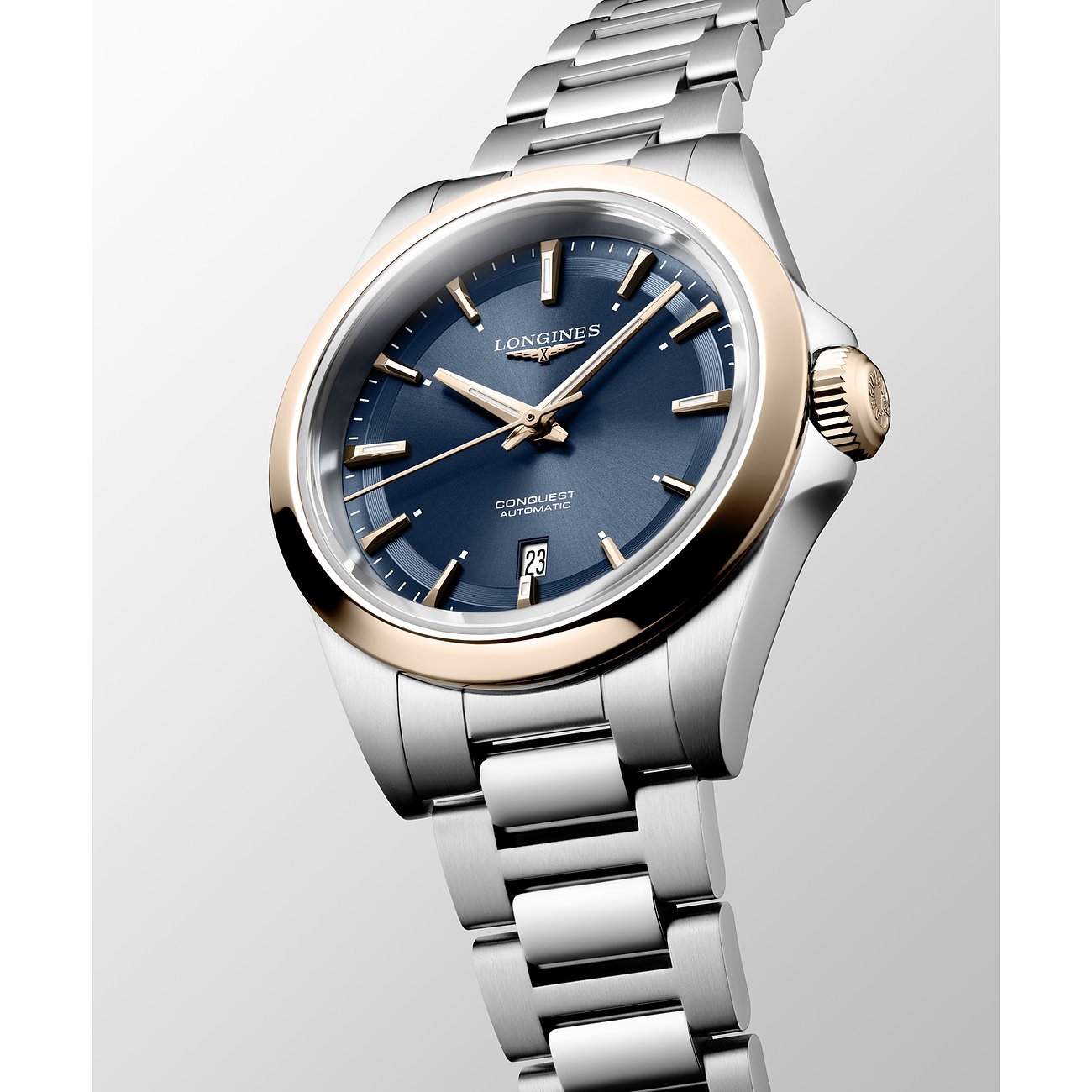 Longines Damenuhr aus Edelstahl und 750 Roségold mit blauem Zifferblatt und Datumsanzeige, schräg von oben.