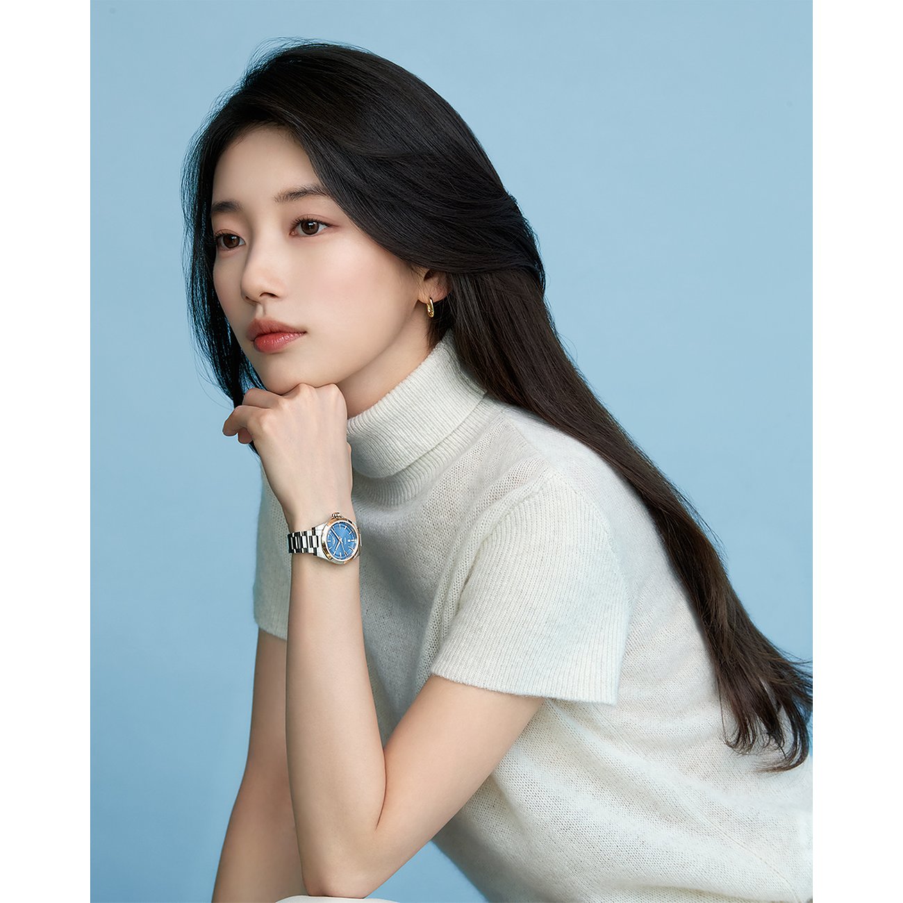 Longines Damenuhr mit Edelstahlgehäuse, Roségold und blauem Zifferblatt.