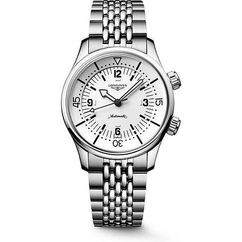 Longines Herrenuhr mit Edelstahlgehäuse, weißem Zifferblatt und Metallarmband.
