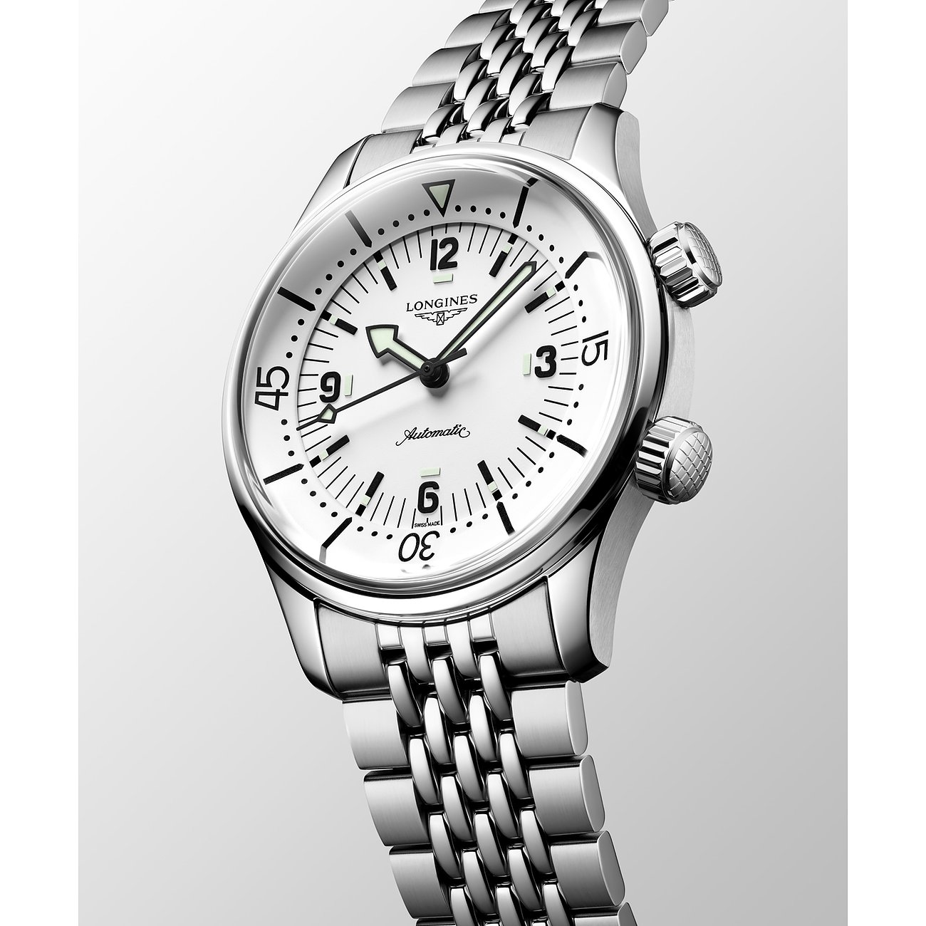 Longines Herrenuhr mit Edelstahlgehäuse, analog und mit Leuchtindizes.