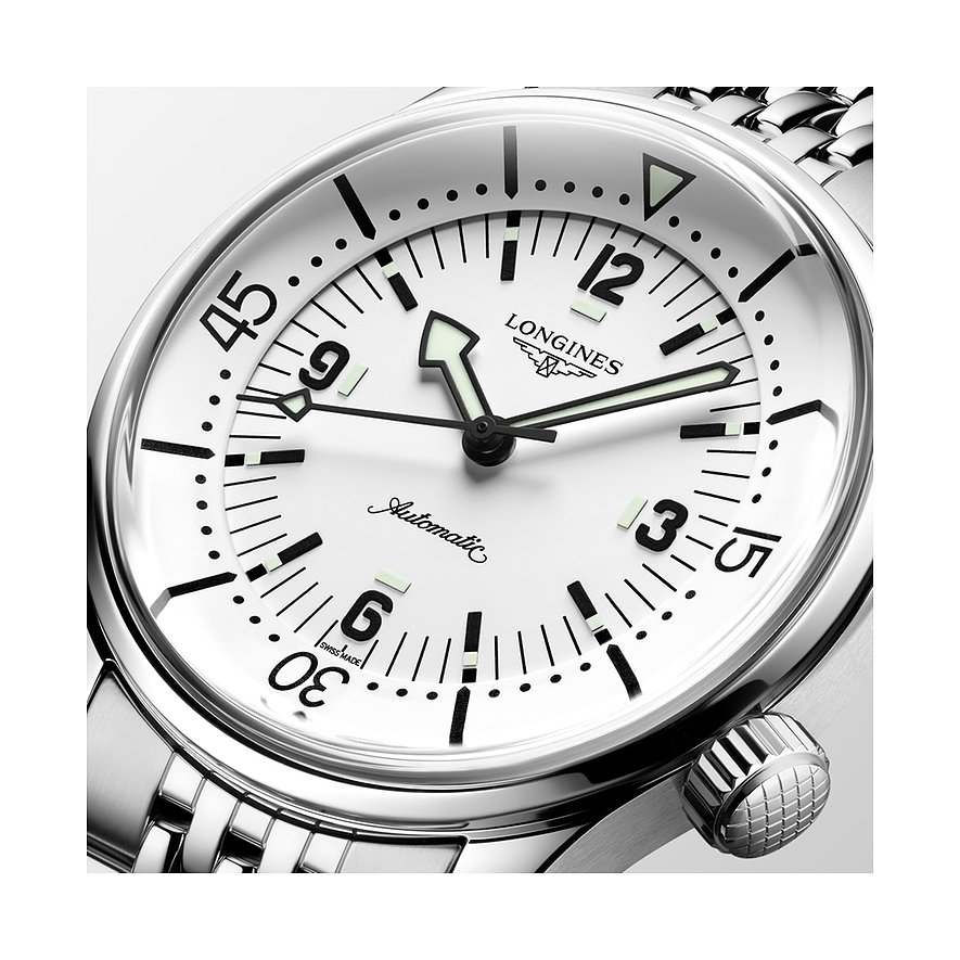 Longines Herrenuhr mit Edelstahlgehäuse, weißem Zifferblatt und arabischen Ziffern.
