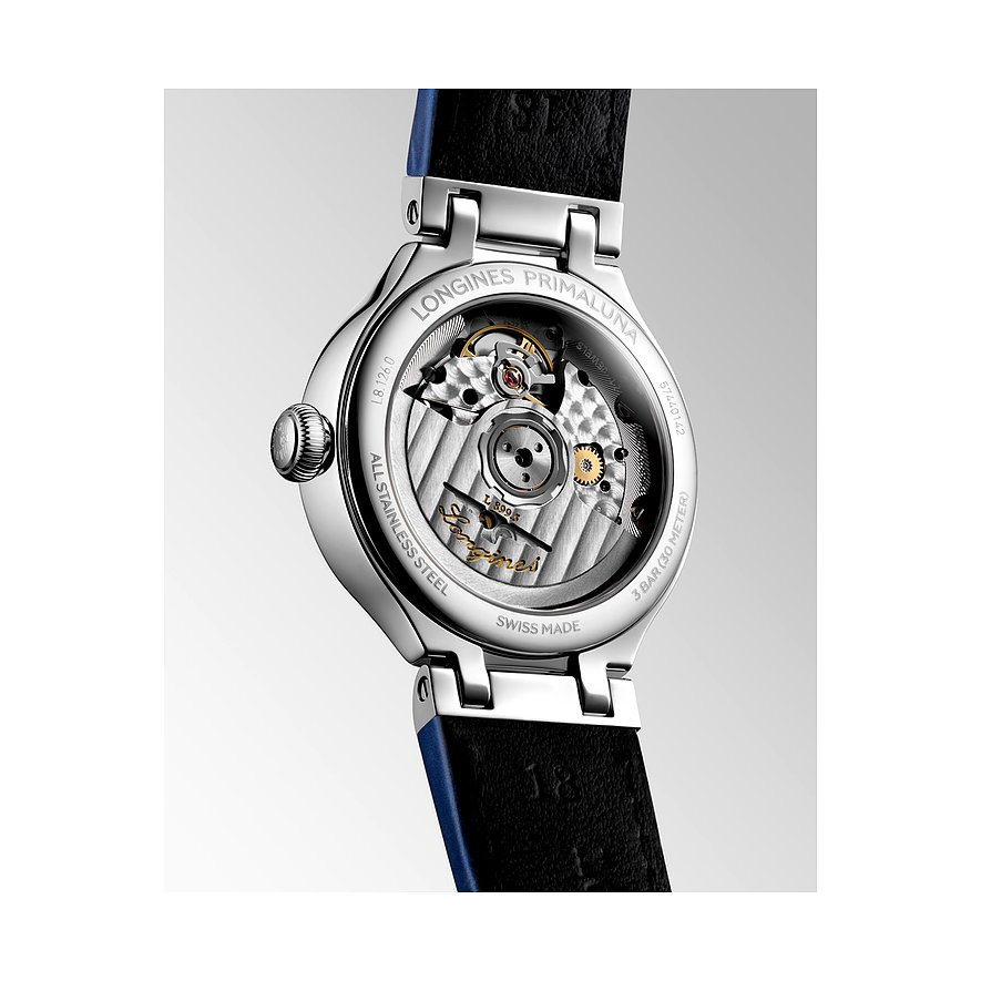 Rückseite einer Longines Damenuhr aus Edelstahl mit sichtbarem Uhrwerk und blauem Lederarmband.
