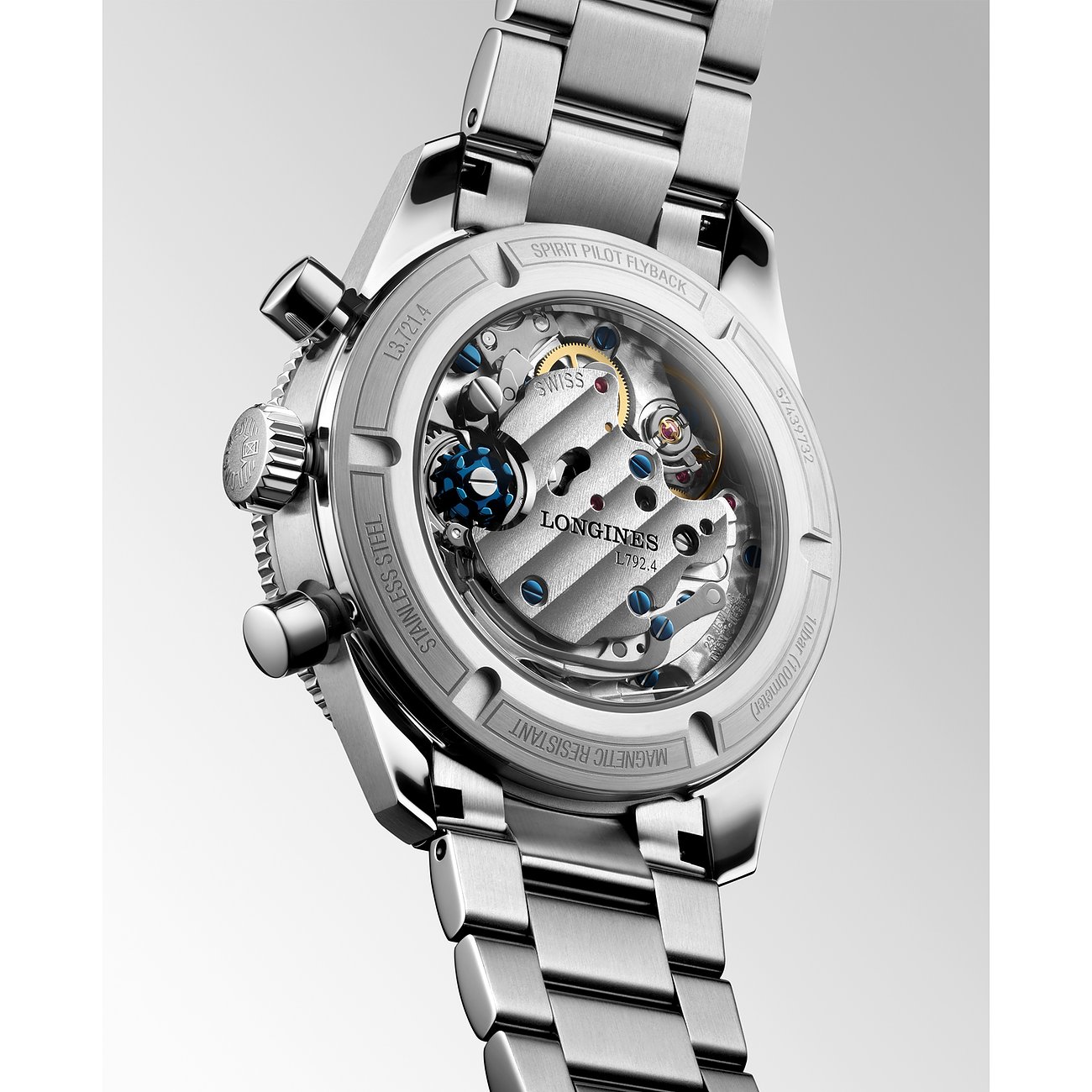 Rückansicht der Longines Herrenuhr aus Edelstahl mit sichtbarem Uhrwerk und Beschriftung.