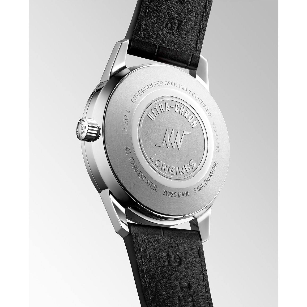 Rückansicht der Longines Unisexuhr aus Edelstahl mit verschraubtem Boden und schwarzem Lederarmband.