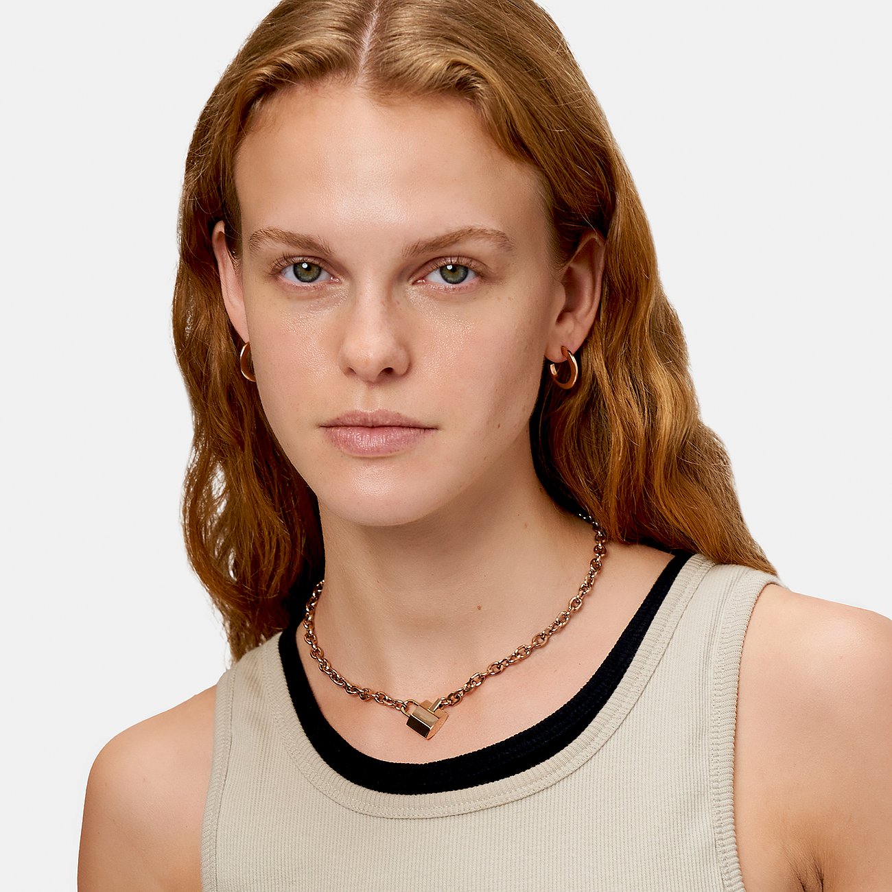 Collier Liebeskind en acier inoxydable avec pendentif rosé.