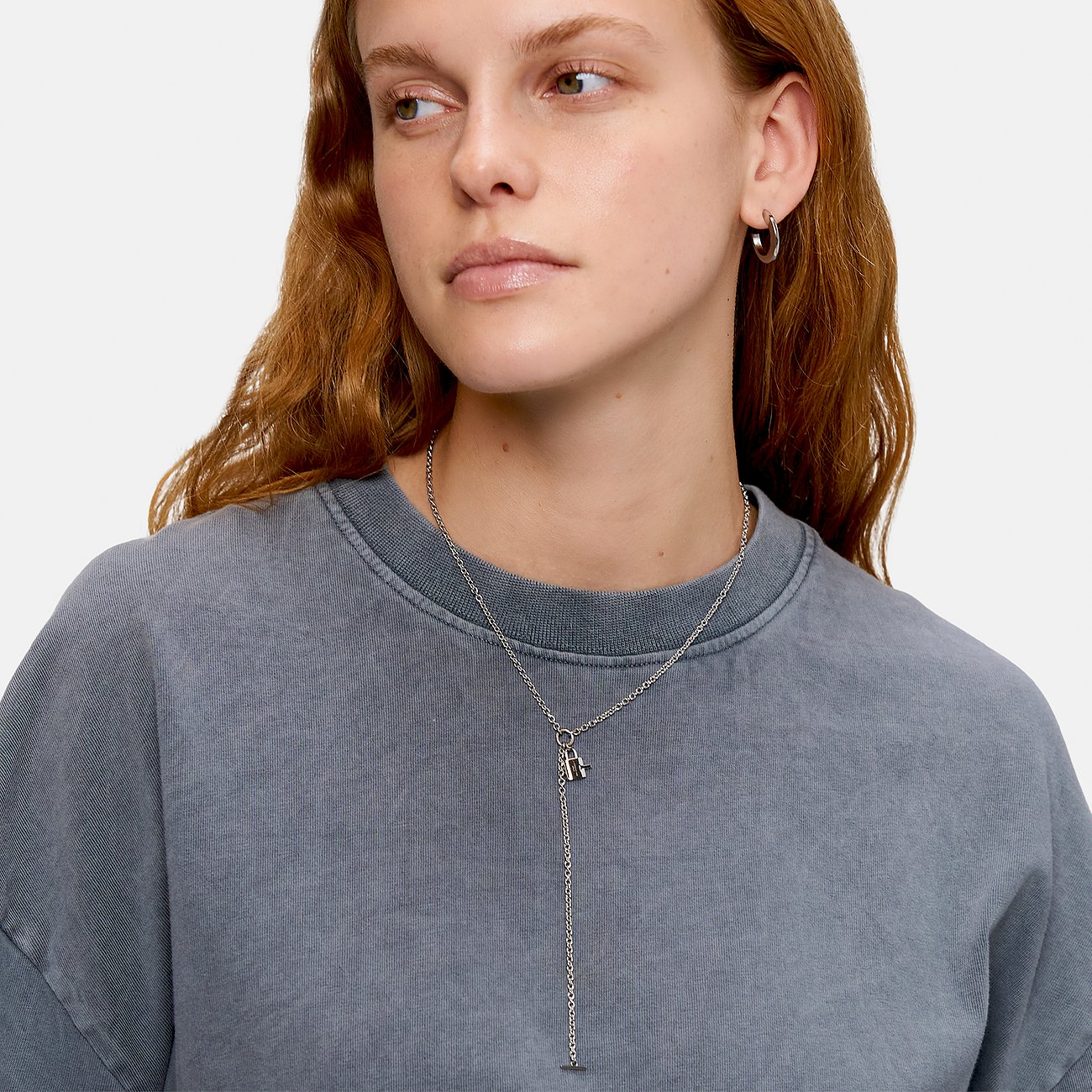 Liebeskind Halsschmuck aus Edelstahl, silberfarben, mit Anhänger.