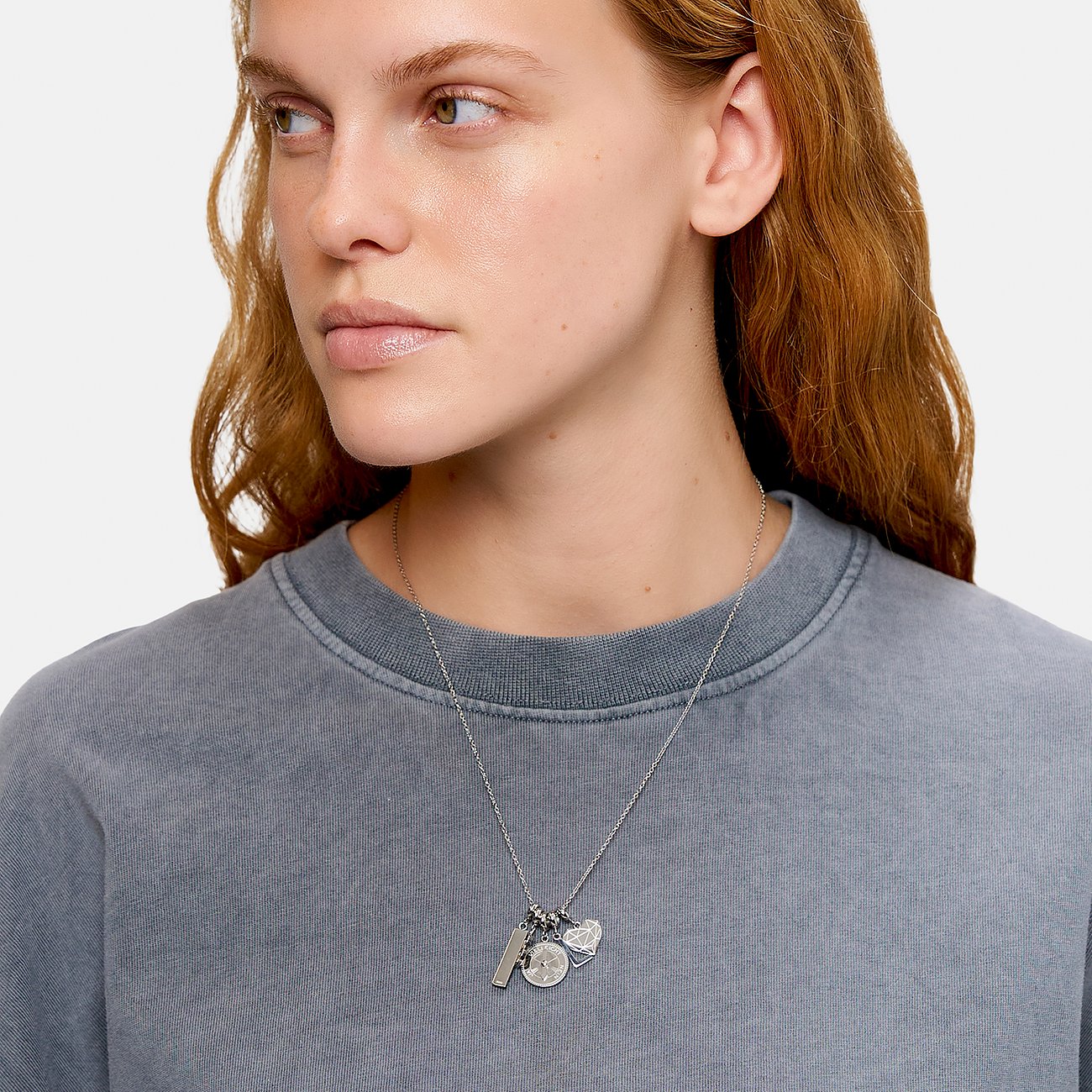 Liebeskind Anhängeschmuck aus Edelstahl mit Anhängern.