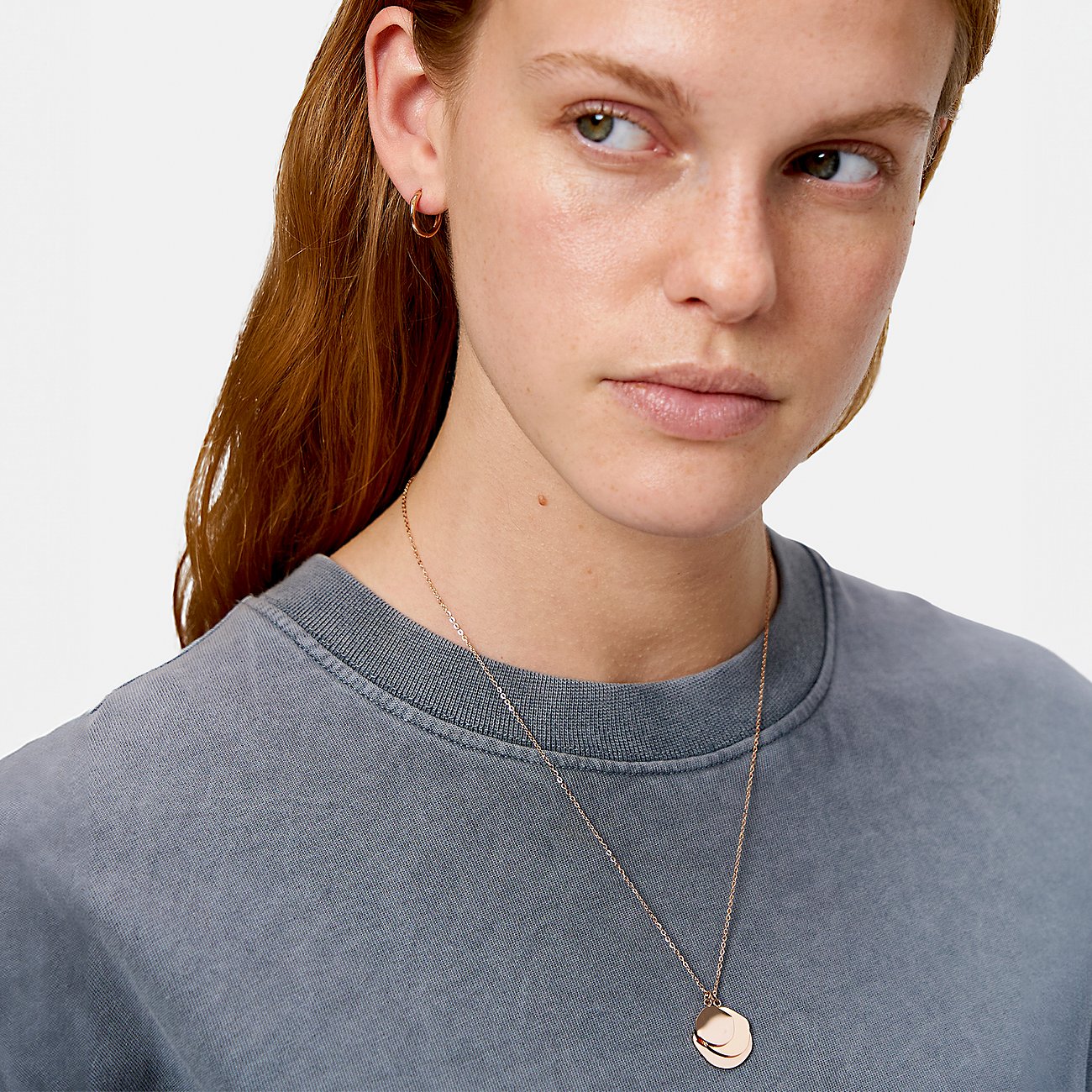 Liebeskind Halsschmuck aus Edelstahl mit zwei Anhängern.