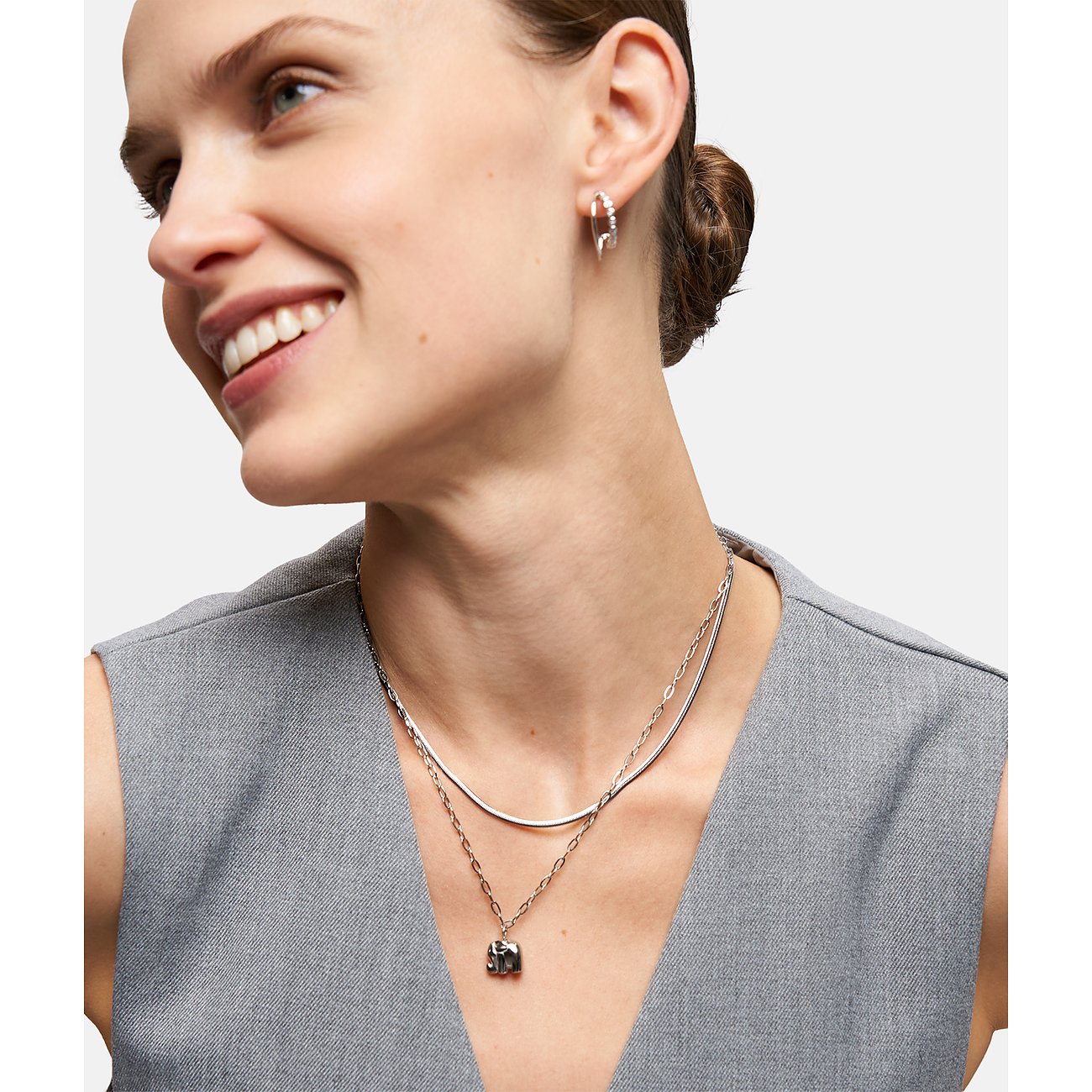 Tamaris Halsschmuck aus Edelstahl mit Elefanten-Anhänger.