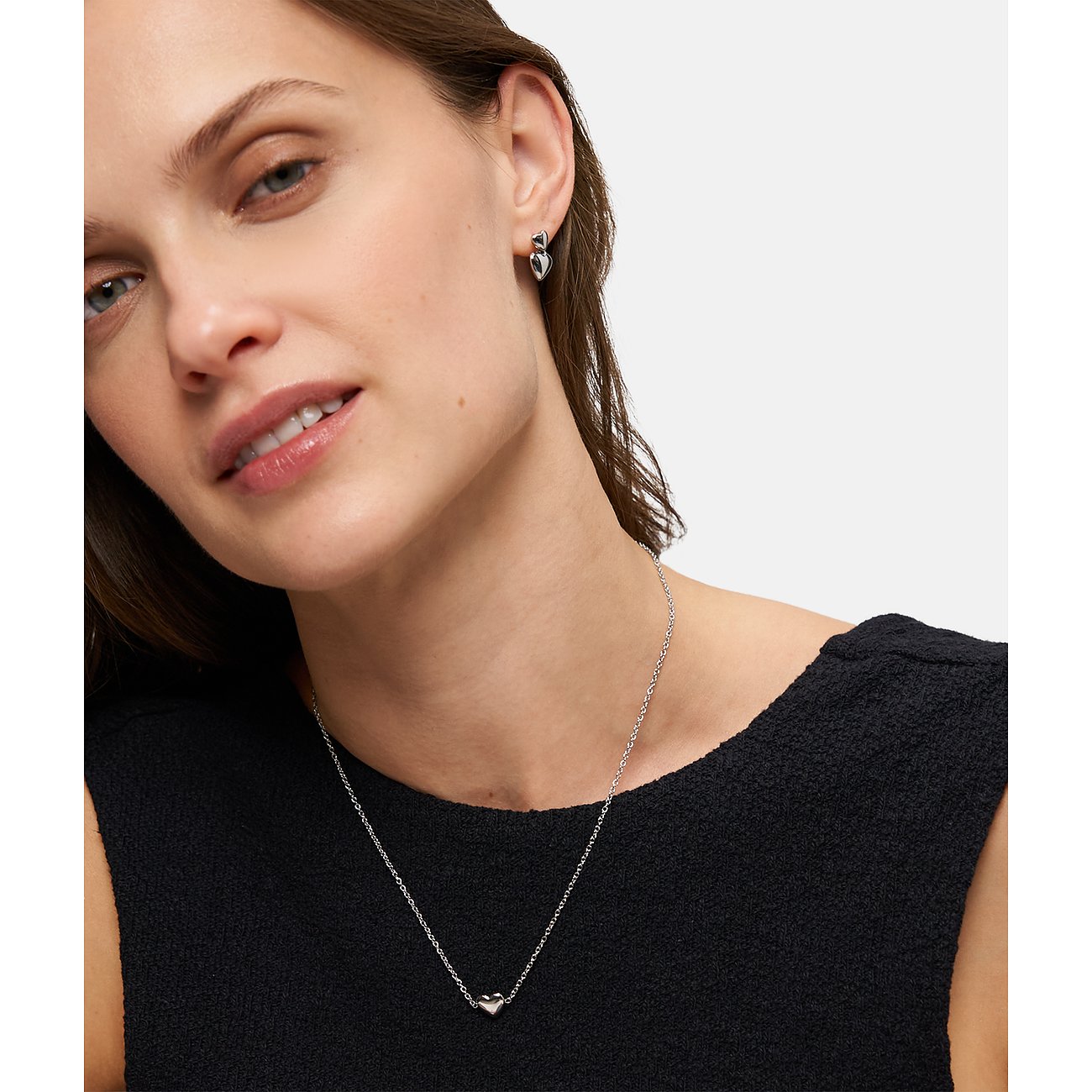 Tamaris Ohrstecker aus Edelstahl mit Herz-Anhänger.