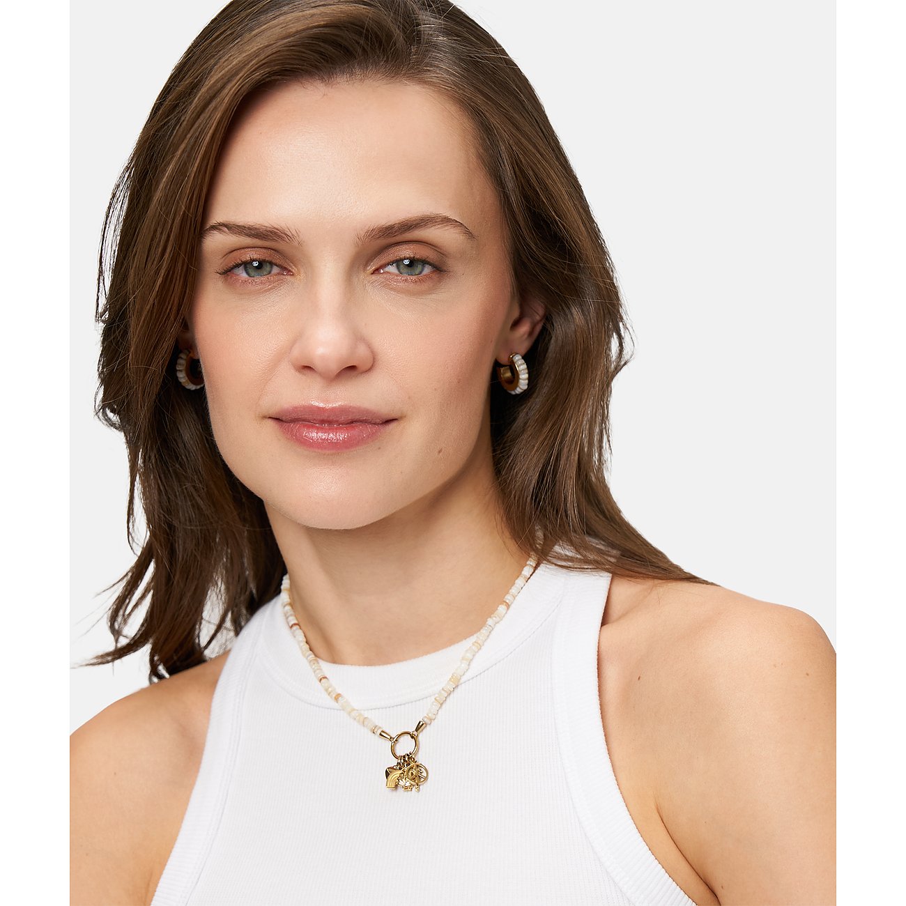 Tamaris Ohrringe aus Edelstahl mit bunten Steinen.