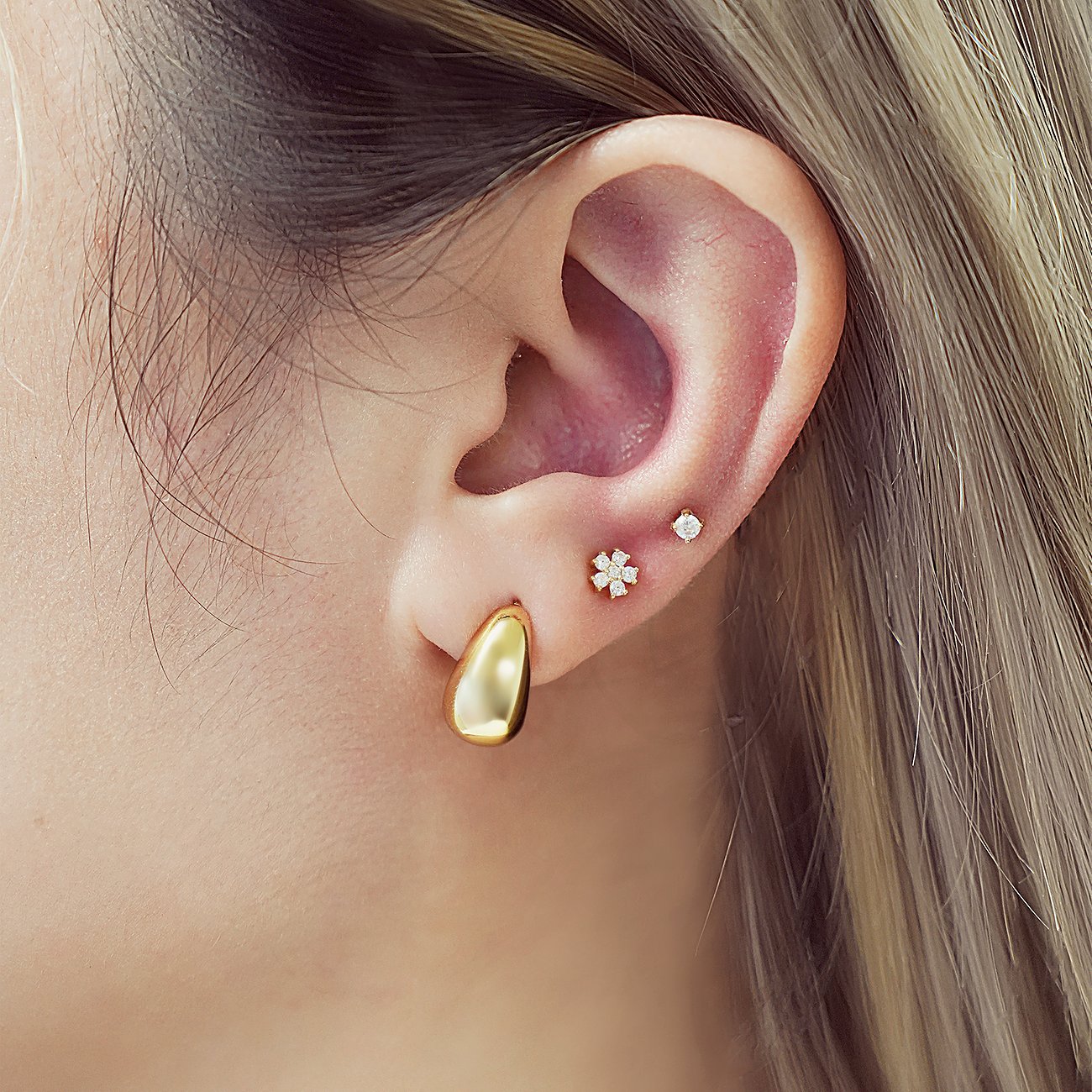 Ania Haie Ohrstecker aus 925er Silber mit weißen Zirkonia.