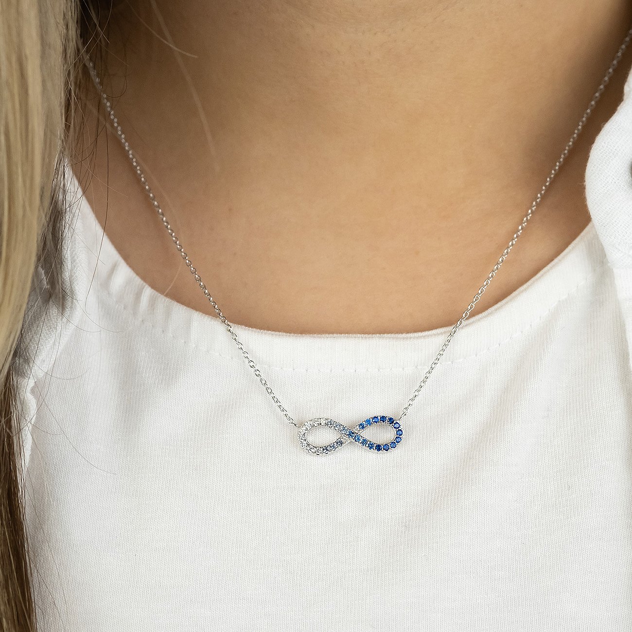 Engelsrufer Halsschmuck aus 925er Silber mit blauen und weißen Zirkonia.