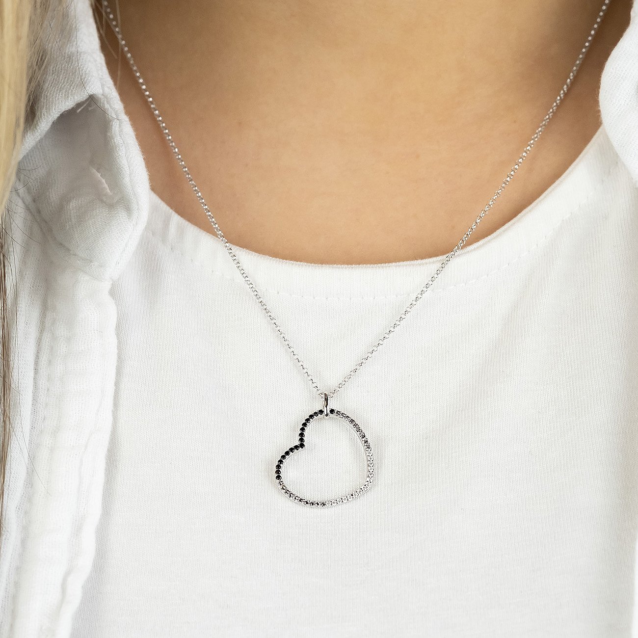 Engelsrufer Halsschmuck aus 925er Silber mit schwarzen und weißen Zirkonia.