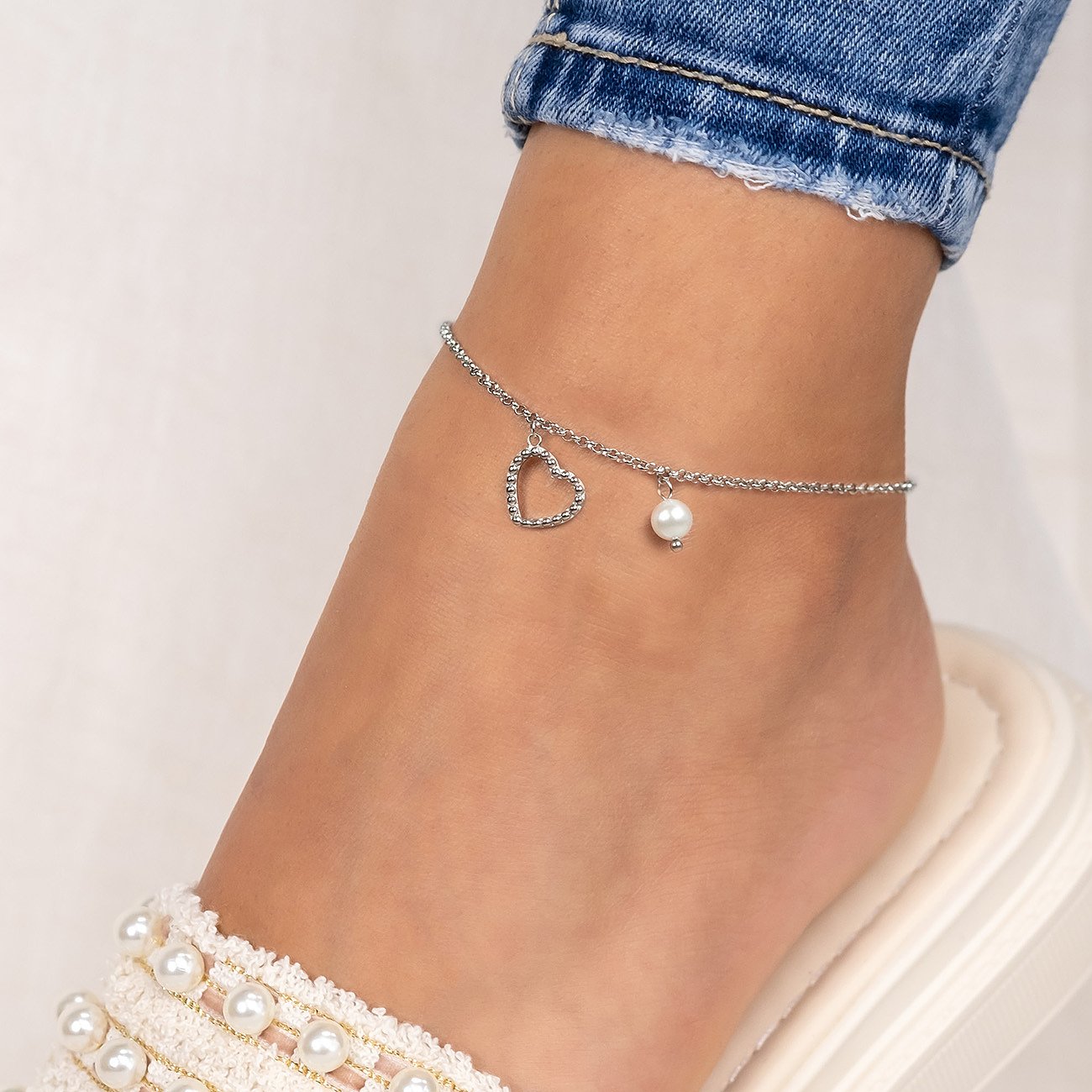 Engelsrufer ankelkedja i rostfritt stål med hjärthänge och pärla.