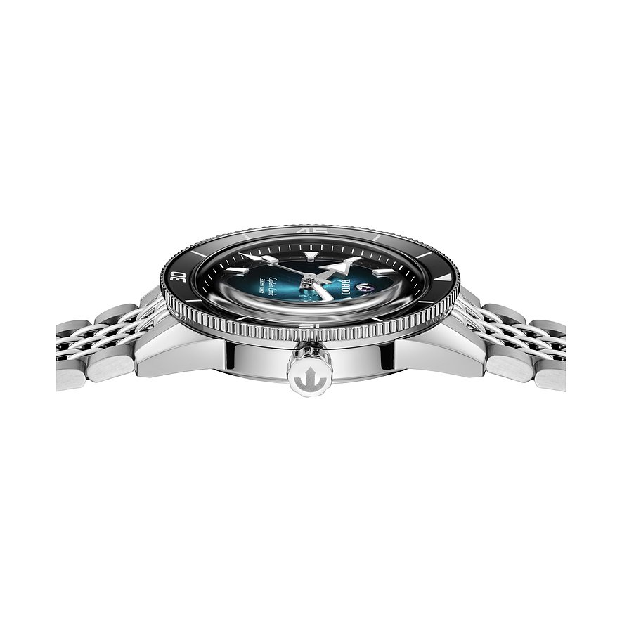 Rado Unisexuhr mit Edelstahlgehäuse, schwarzem Zifferblatt und silberfarbenem Armband.