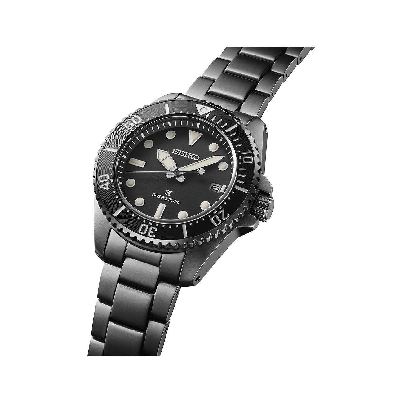 Seiko Herrenuhr mit Edelstahlgehäuse, schwarzem Zifferblatt und analoger Anzeige.