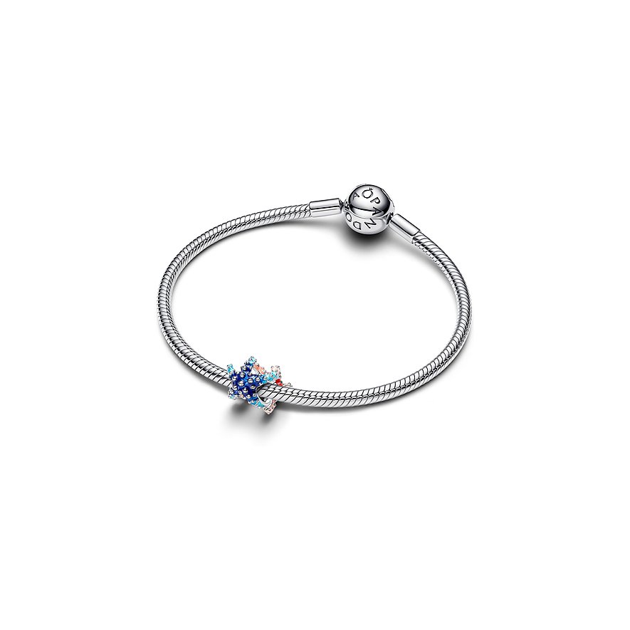 Pandora Armband aus Silber mit Emaille-Anhänger in Seesternform.