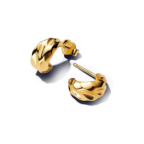 Pandora Ohrringe aus Metall mit welliger Oberfläche.