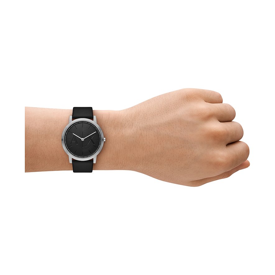 Montre Armani Exchange avec boîtier en acier inoxydable et cadran noir.