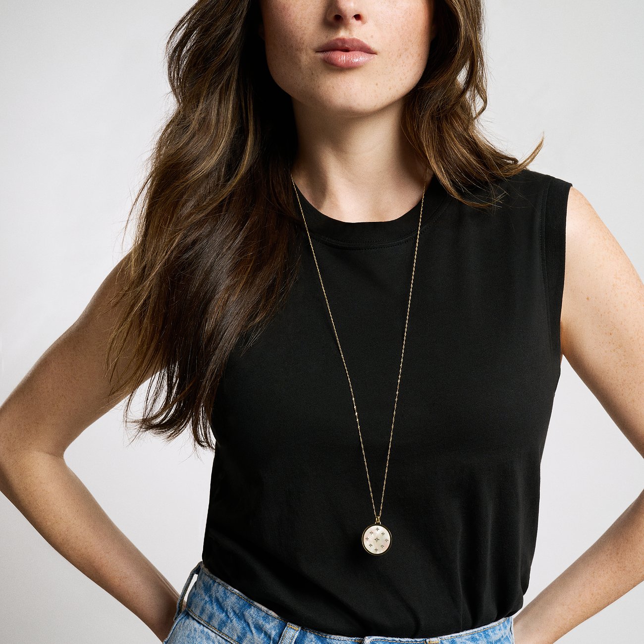 Fossil Damen-Anhänger aus Edelstahl mit Glasstein-Besatz und Sternenmuster.