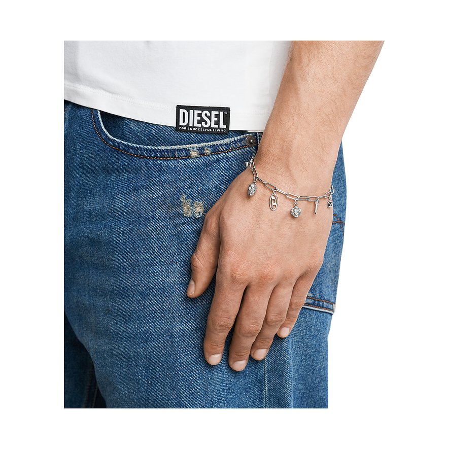 Bracelet Diesel en acier inoxydable avec breloques.