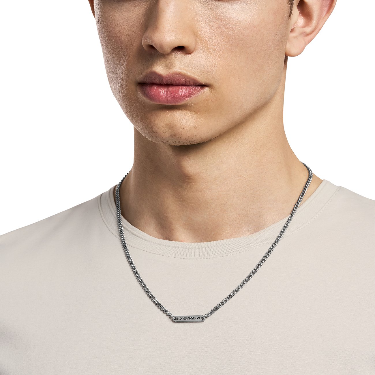 Collana Emporio Armani in acciaio inossidabile con ciondolo logo.