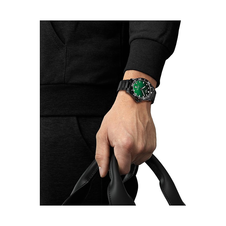 Tissot Herrenuhr mit Edelstahlgehäuse, grünem Zifferblatt und schwarzem Armband.