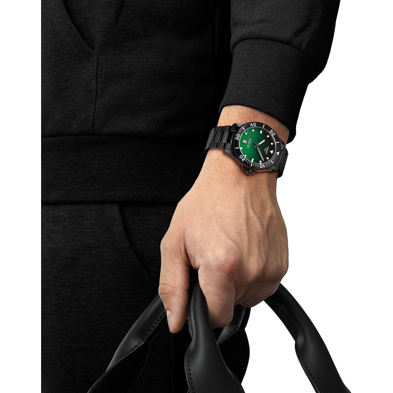 Tissot Herrenuhr mit Edelstahlgehäuse, grünem Zifferblatt und schwarzem Armband.