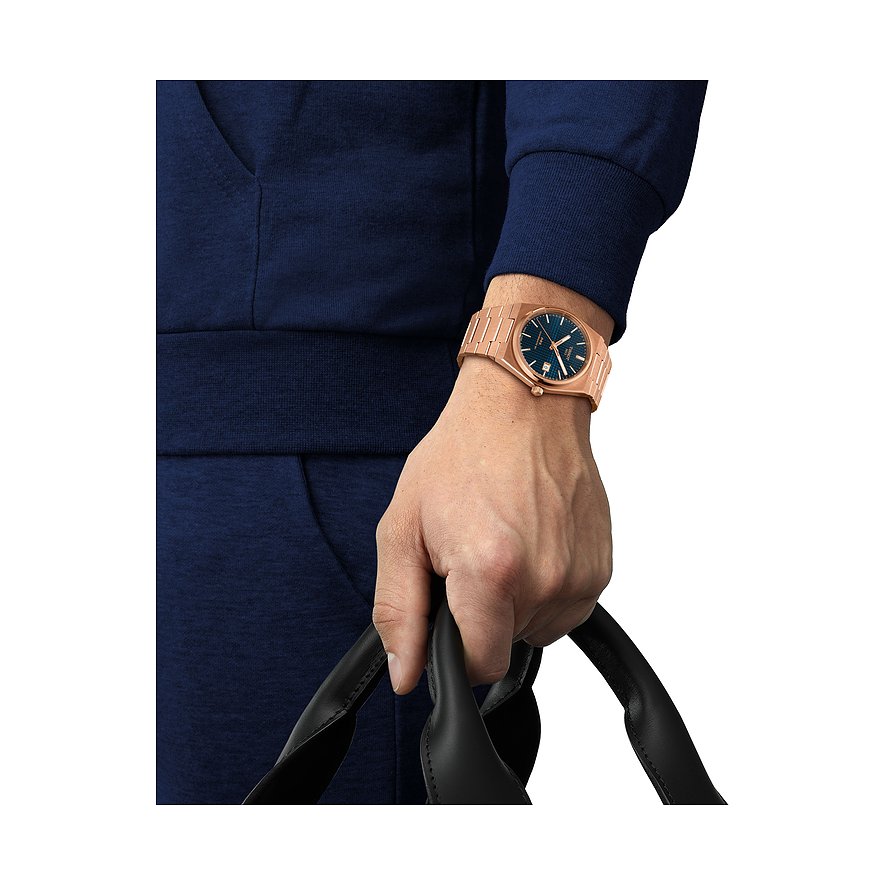 Tissot Herrenuhr mit roségoldfarbenem Gehäuse und blauem Zifferblatt.
