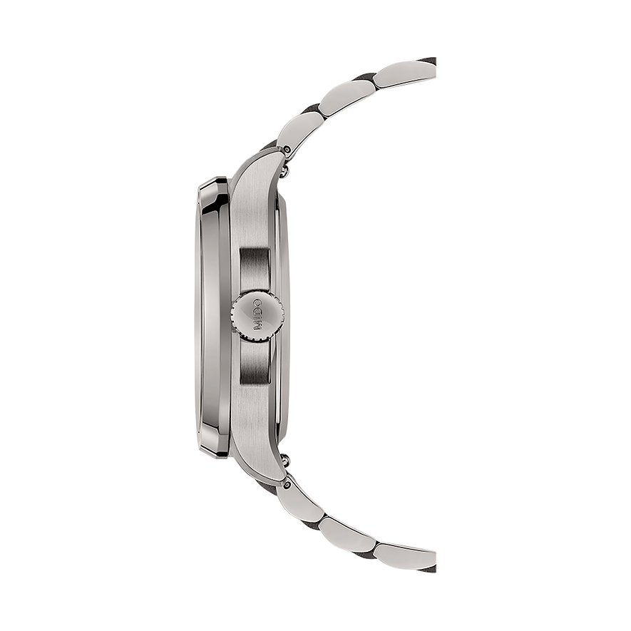 Seitenansicht der Mido Herrenuhr aus silbernem Edelstahl, Armband und Gehäuse sichtbar.
