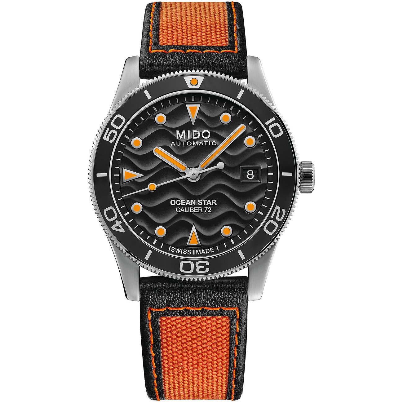 Mido Herrenuhr mit Edelstahlgehäuse, Wellenmuster-Zifferblatt und orangefarbenen Akzenten.