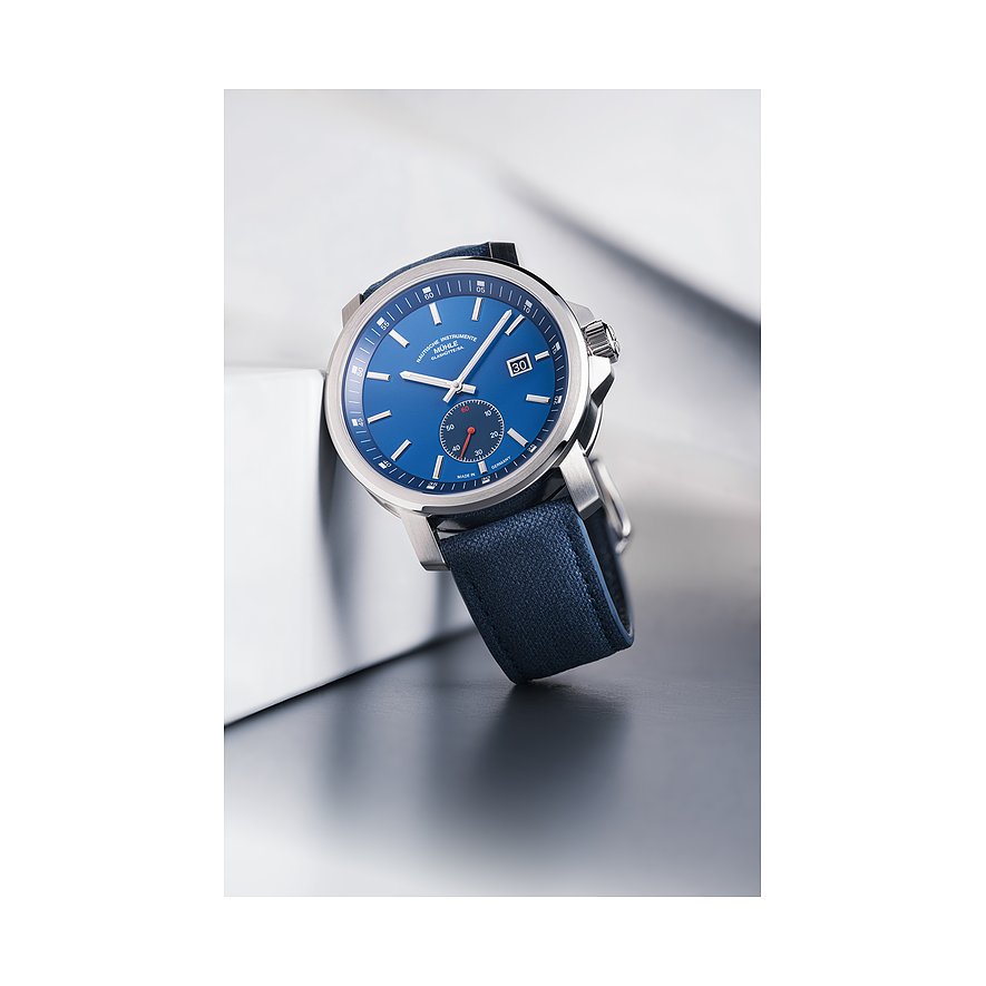 Mühle-Glashütte Herrenuhr mit Edelstahlgehäuse, blauem Zifferblatt und Datum.