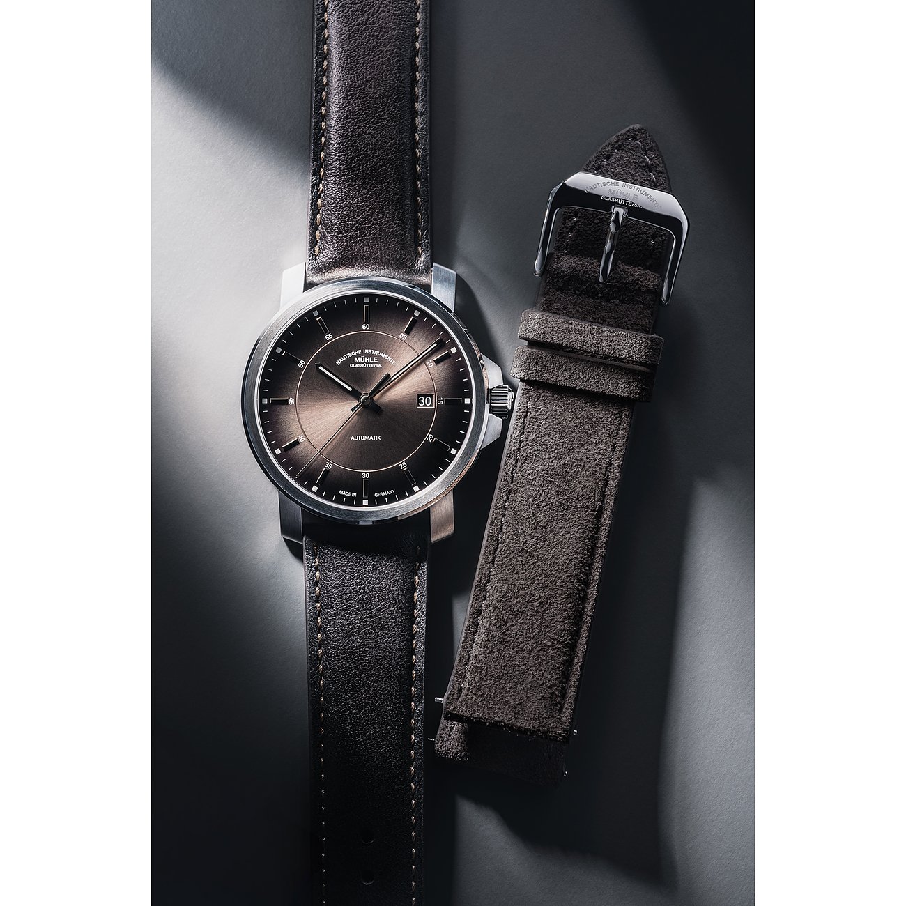 Mühle-Glashütte Automatik-Uhr mit Edelstahlgehäuse und Datumsanzeige.