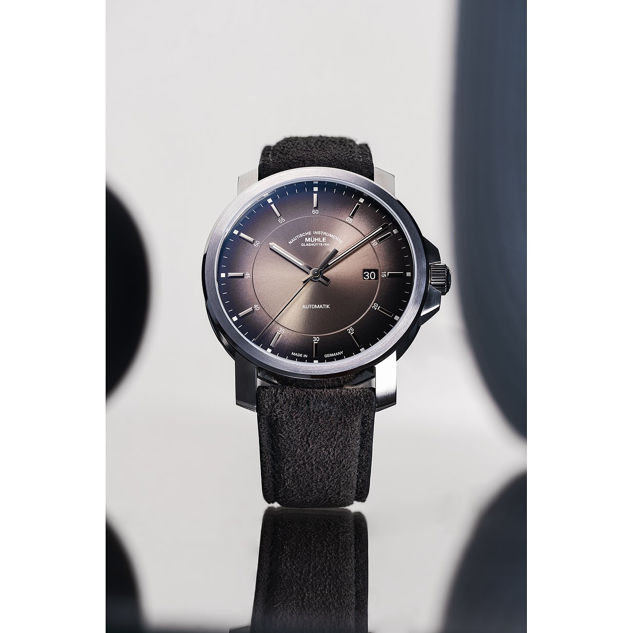 Mühle-Glashütte Herrenuhr mit Edelstahlgehäuse, braunes Zifferblatt, Datum.