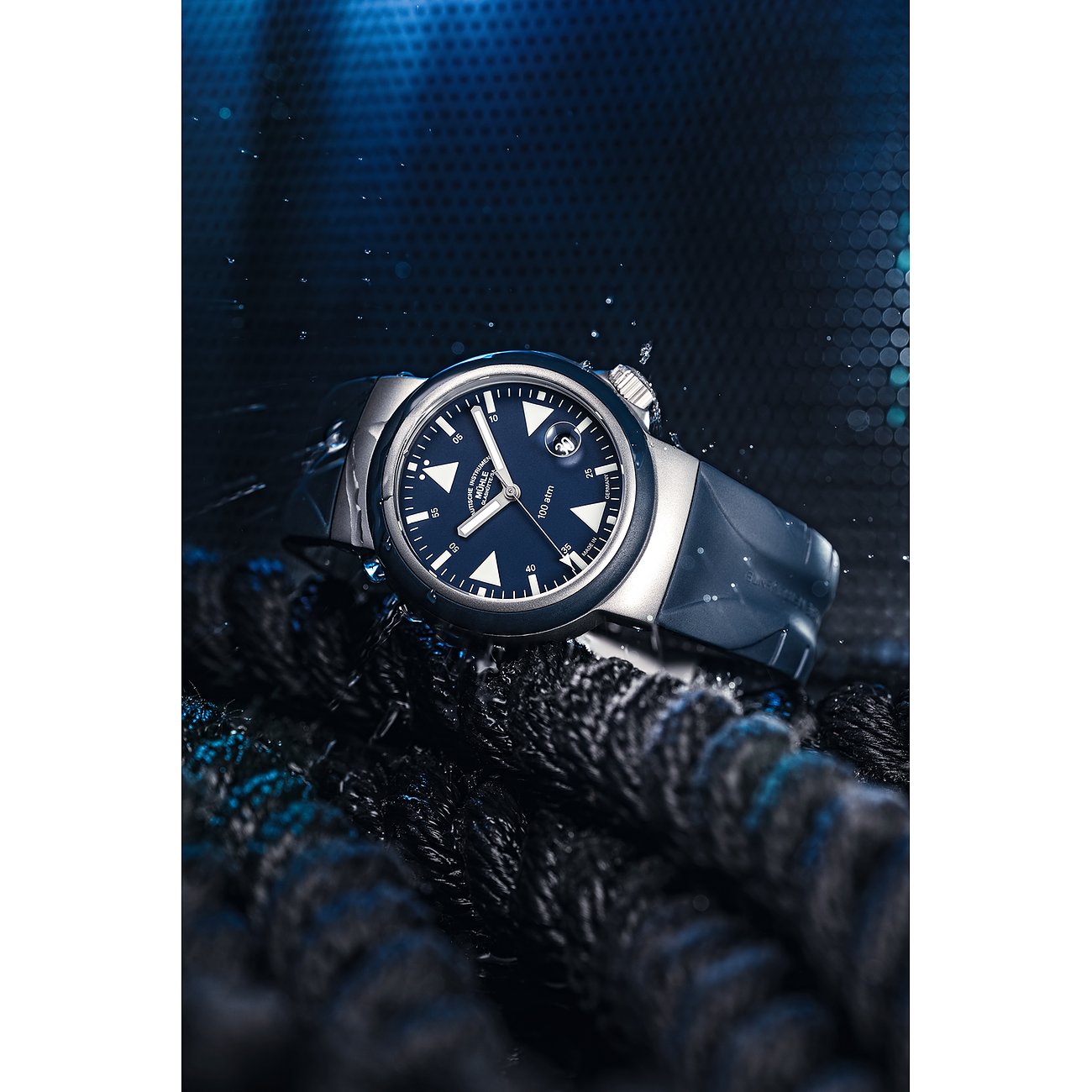 Mühle-Glashütte Herrenuhr mit Edelstahlgehäuse und blauem Zifferblatt.