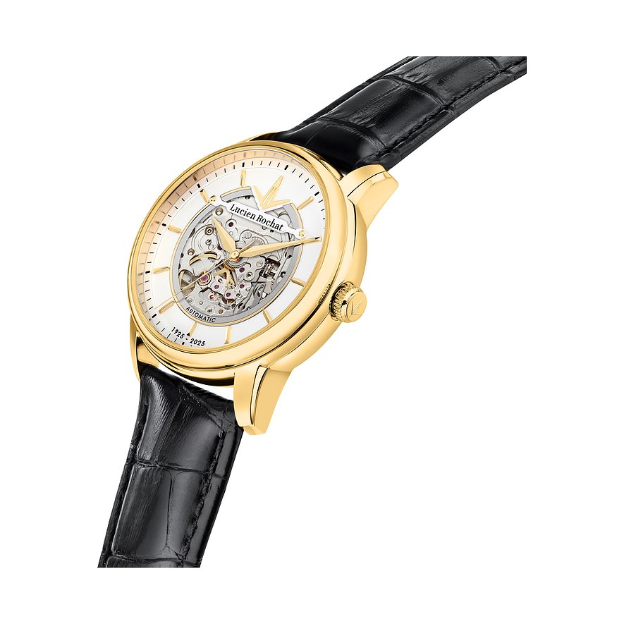 Goldfarbene Lucien Rochat Herrenuhr aus Edelstahl mit Skelettzifferblatt und schwarzem Lederarmband, schräg von oben.