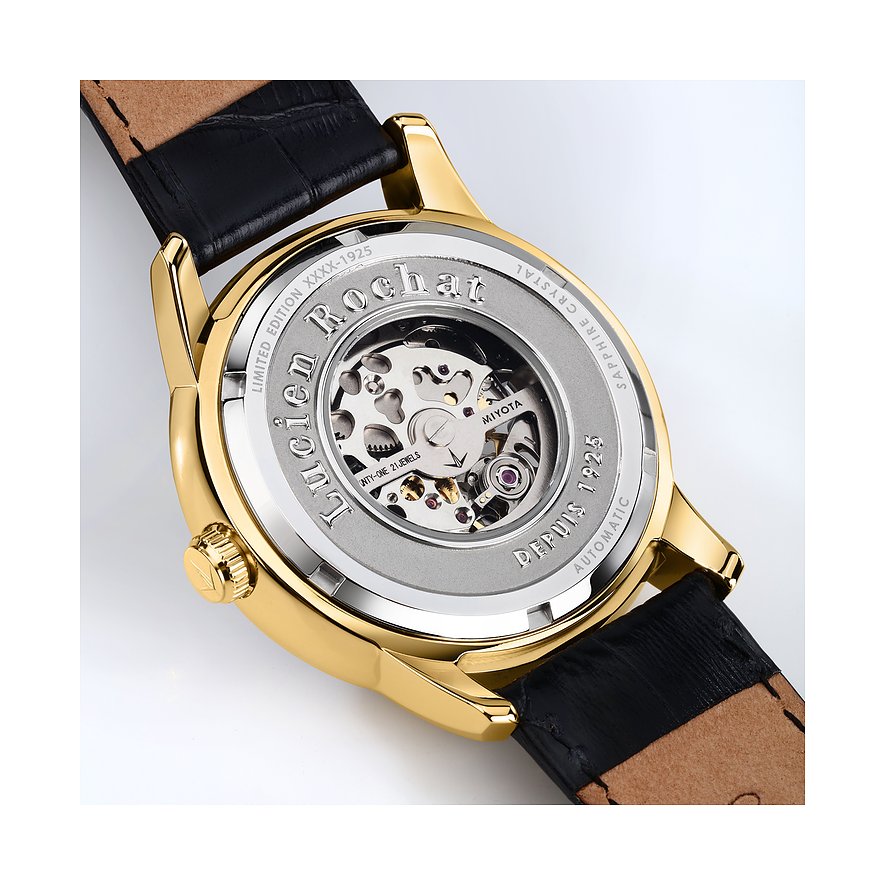 Rückseite einer Lucien Rochat Herrenuhr aus goldfarbenem Edelstahl mit freiliegendem Automatikwerk.
