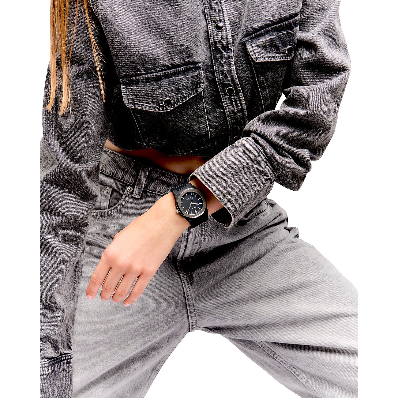 Montre unisexe D1 Milano avec boîtier en polycarbonate et cadran noir.