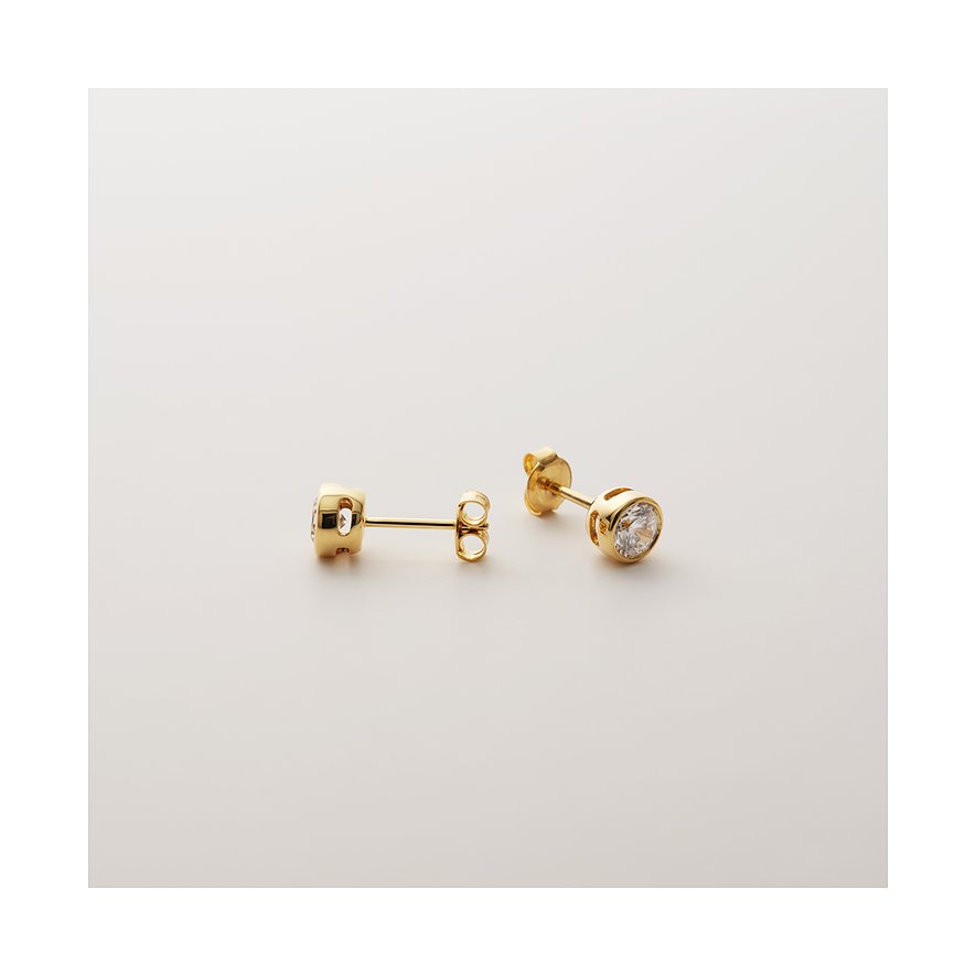 CHRIST Ohrstecker aus 585 Gelbgold mit funkelnden Diamanten, von der Seite betrachtet.