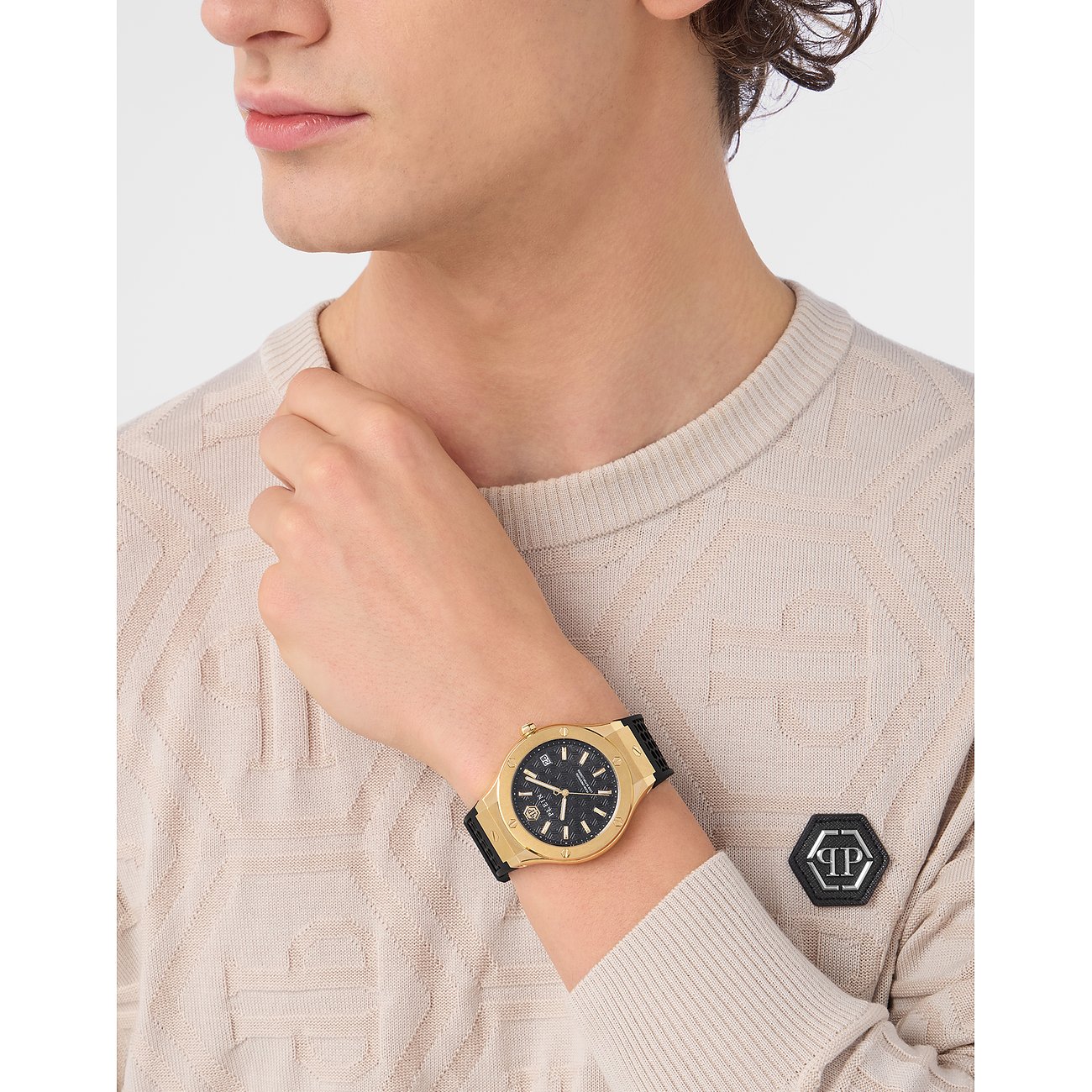 Philipp Plein Herrenuhr mit Edelstahlgehäuse, goldfarben, analog, mit schwarzem Zifferblatt.
