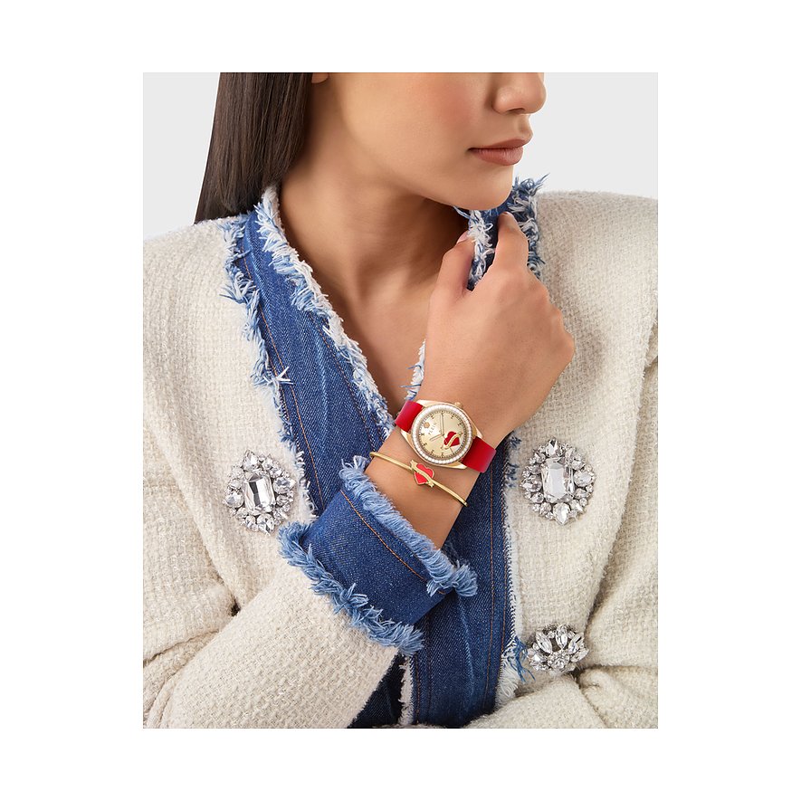 Philipp Plein Set mit Edelstahlgehäuse, rotem Armband und Herz-Anhänger.