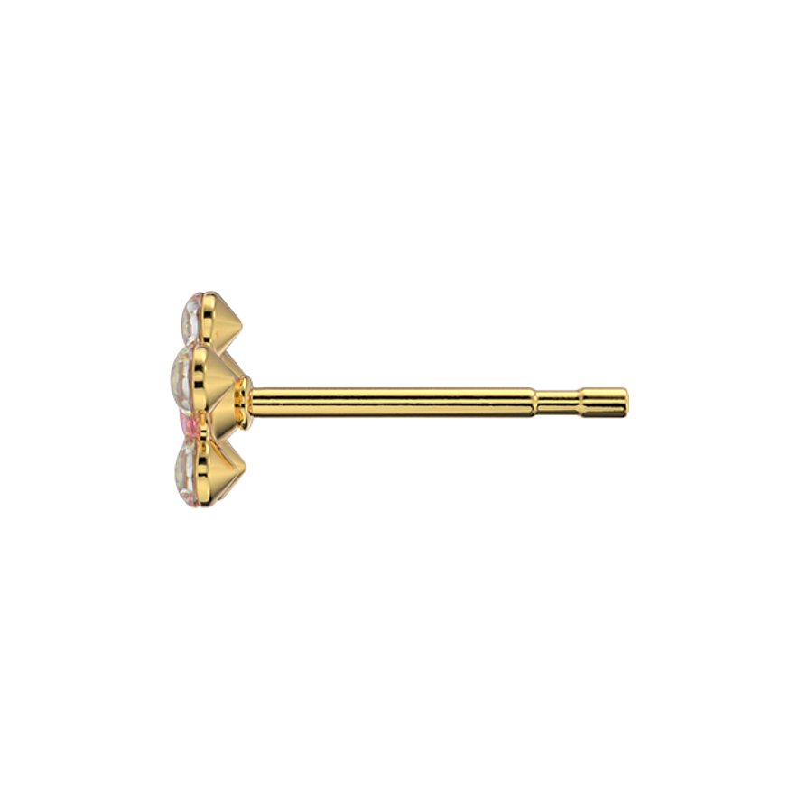 Nahaufnahme eines goldenen Studex Ohrsteckers aus Chirurgenstahl mit drei funkelnden Kristallen.