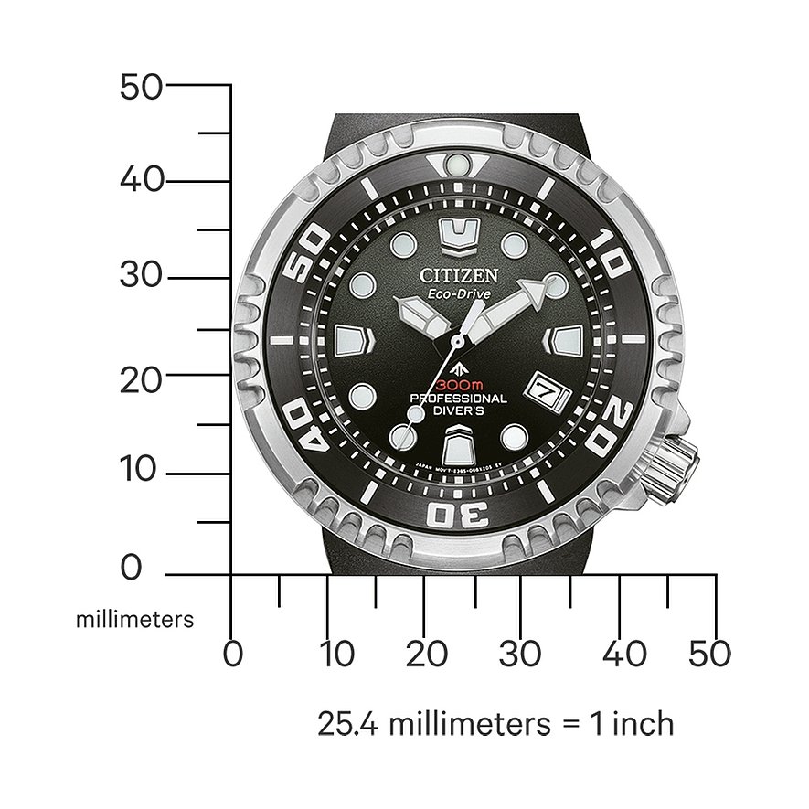 Nahaufnahme der Citizen Herrenuhr aus Edelstahl mit Millimeterskala zum Vergleich.