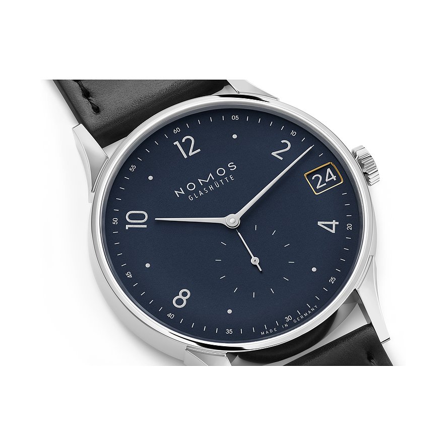 Nomos Glashütte Herrenuhr mit Edelstahlgehäuse, blauem Zifferblatt und Datum.