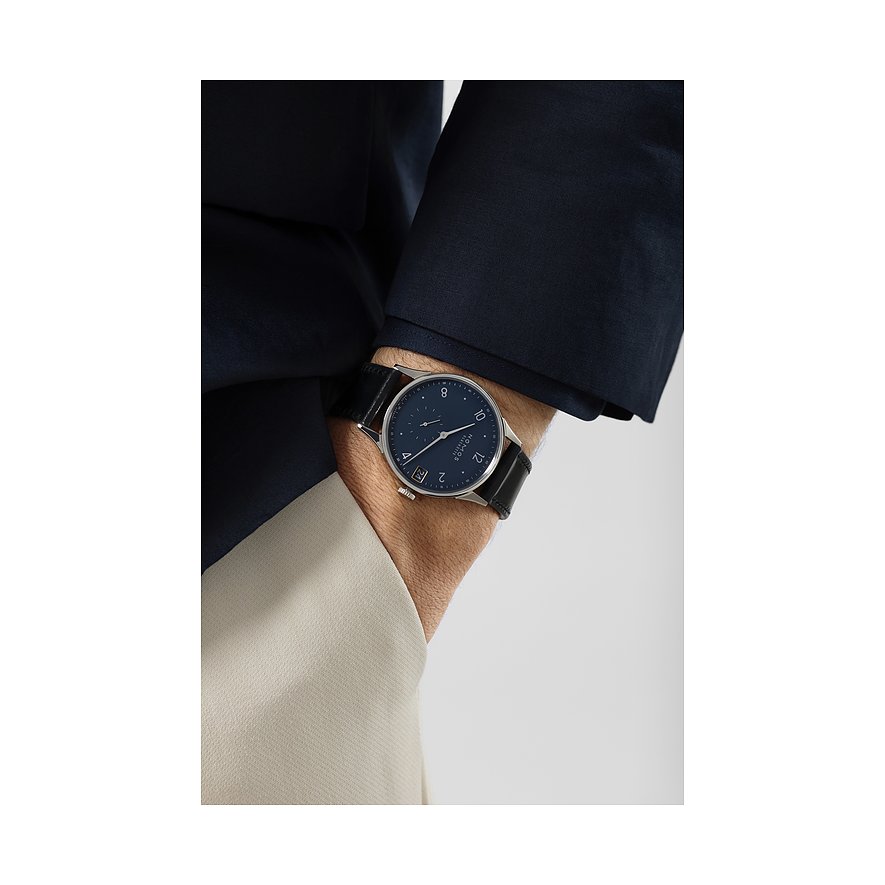 Nomos Glashütte Herrenuhr mit Edelstahlgehäuse, blauem Zifferblatt und Datum.