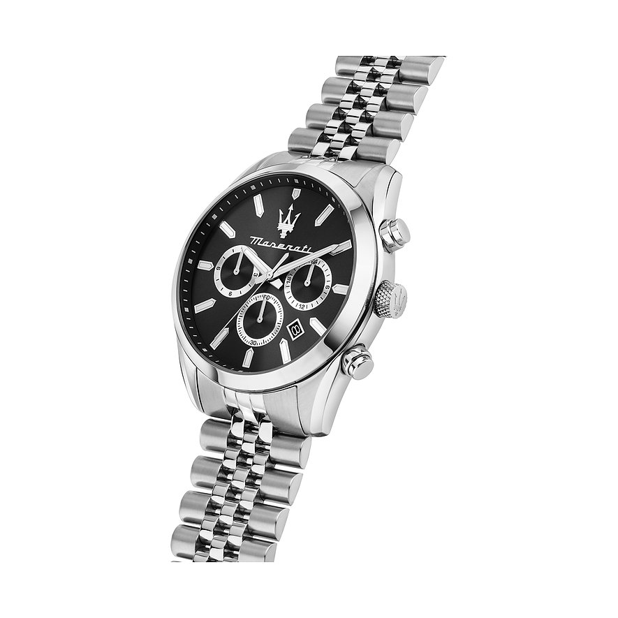Maserati Herrenuhr aus Edelstahl mit schwarzem Zifferblatt, drei Hilfszifferblättern und silbernen Markierungen, schräg von oben.