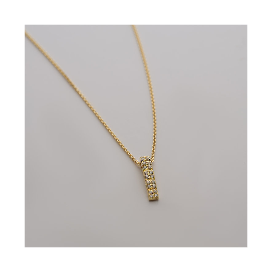 CHRIST halsband i 585 gult guld med ett delikat stavformat hängsmycke, prytt med gnistrande diamanter.
