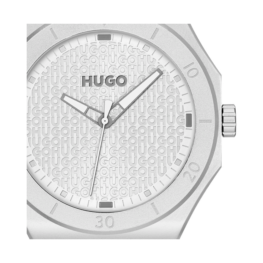 Hugo Herrenuhr mit Edelstahlgehäuse, weißes Zifferblatt mit Logo-Prägung.