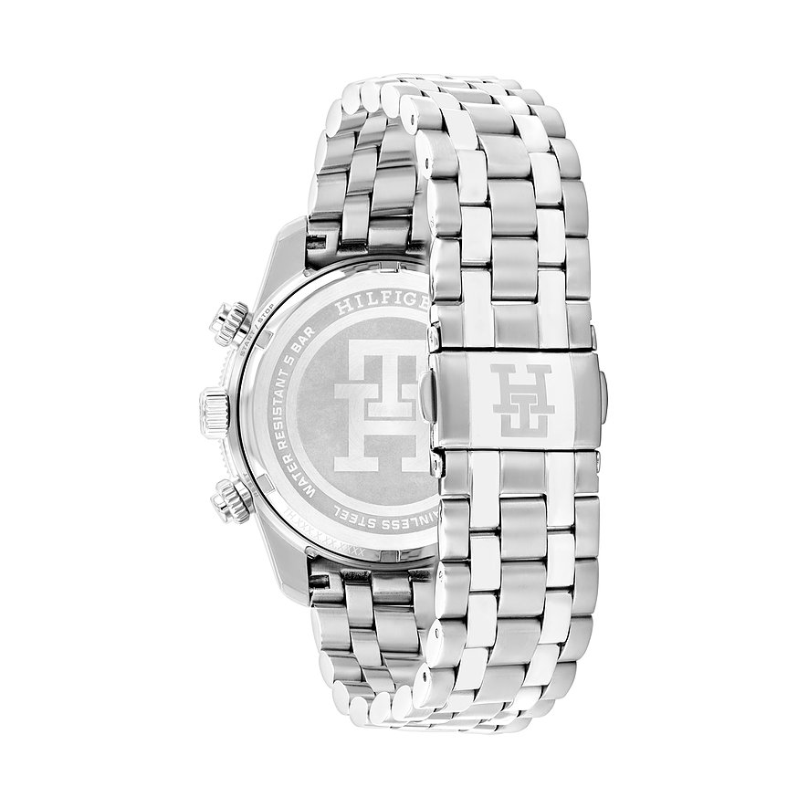 Rückseite einer Tommy Hilfiger Herrenuhr aus Edelstahl, mit Markenlogo auf dem Gehäuseboden und Verschluss.